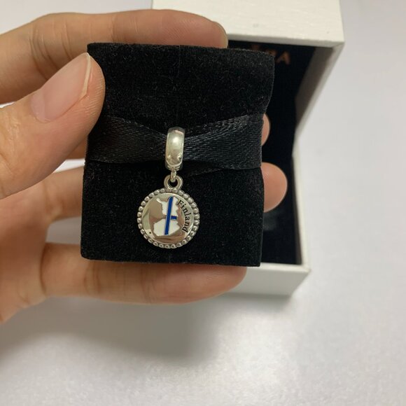 Pandora Finland Flag Exclusive Charm - Picture 1 of 4